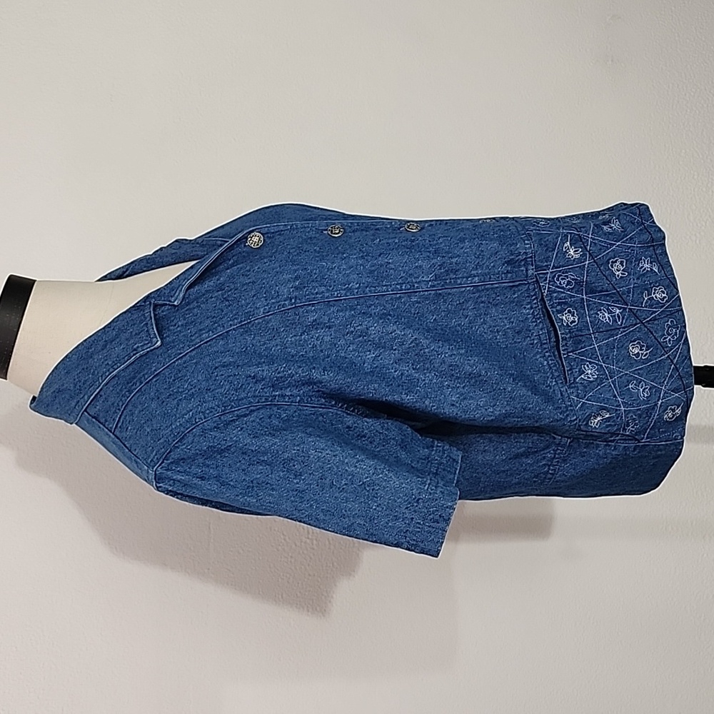 C.L C. Top 100% Cotton Denim Embroidered Floral Stitching Detail Blue Size M - Picture 7 of 17